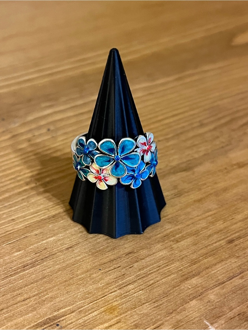Flower garden adjustable ring on a silver tone band 1/2” across size 9 1/2